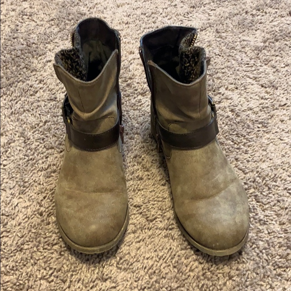 Brown/tan booties
